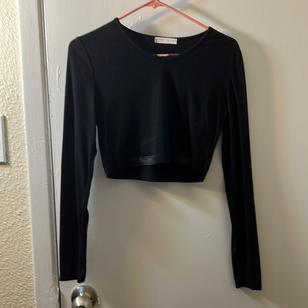 ROMWE BLACK CROP TOP SIZE SMALL